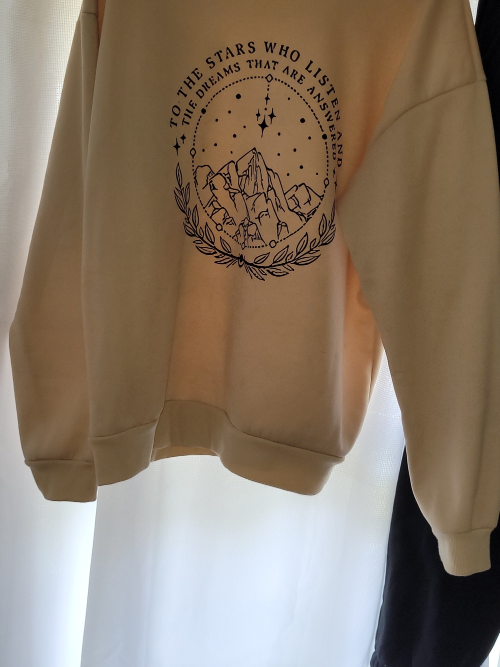 Cream Graphic Crewneck Sweatshirt - Unbranded